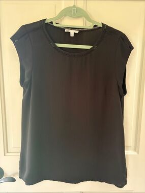 DR2 Black Cap-Sleeve Shell Blouse